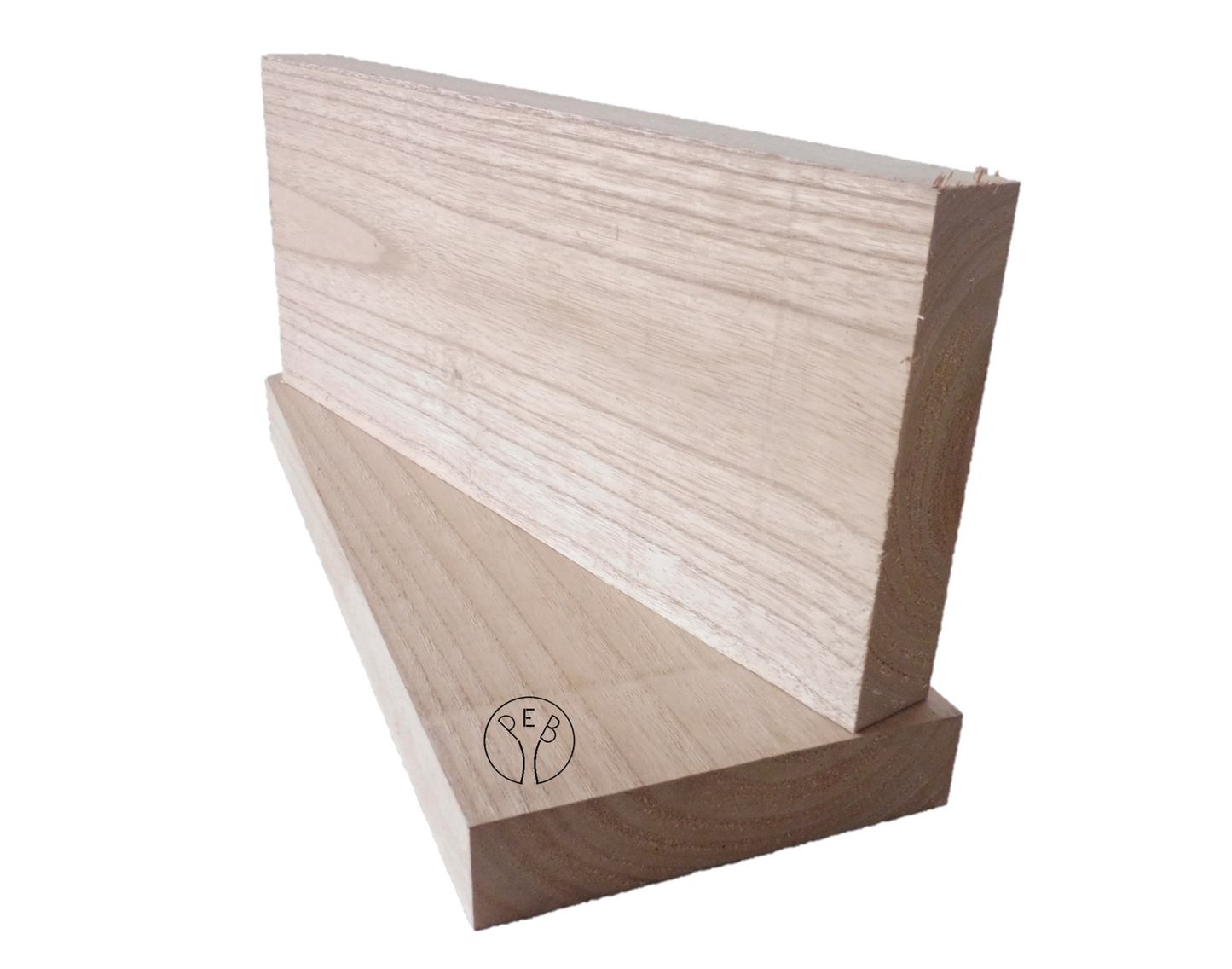 vue de face de paulownia massif sans noeuds pour fabrication guitare et instruments musique